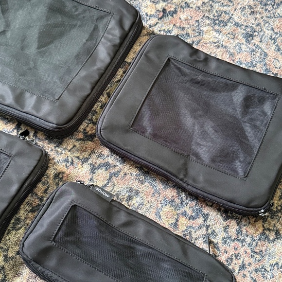 Set of 4 Monos Compressible Packing Cubes - Picture 3 of 4